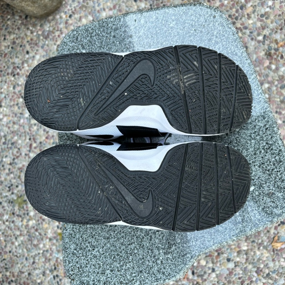 ✨ NIKE TEAM HUSTLE D 8 SNEAKERS ✨ - Picture 6 of 11